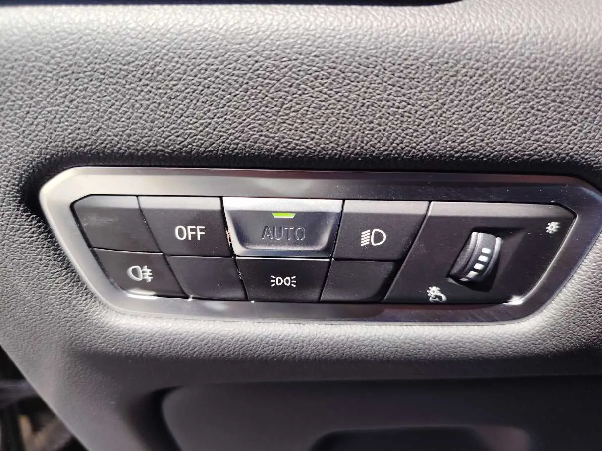 Car image 33