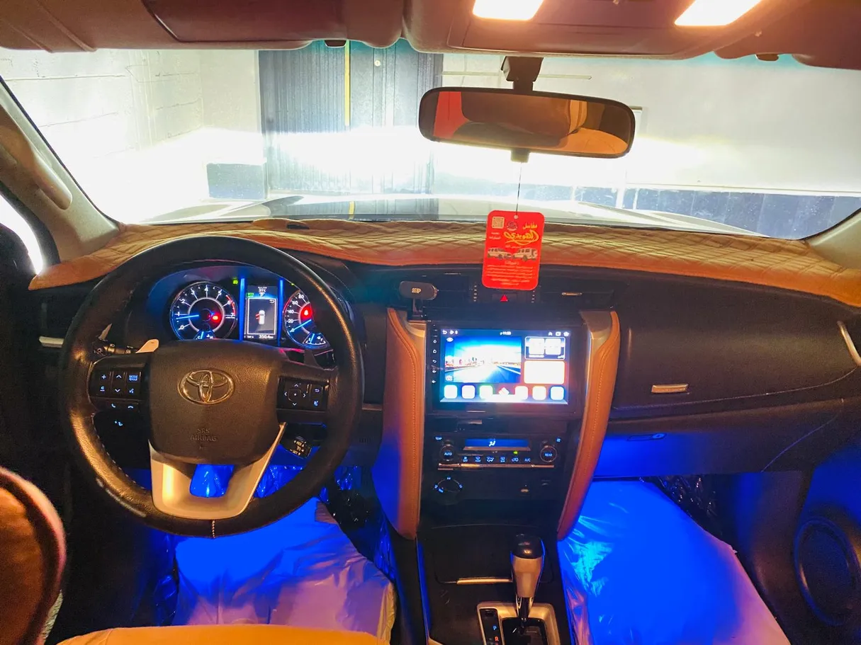 Car image 11