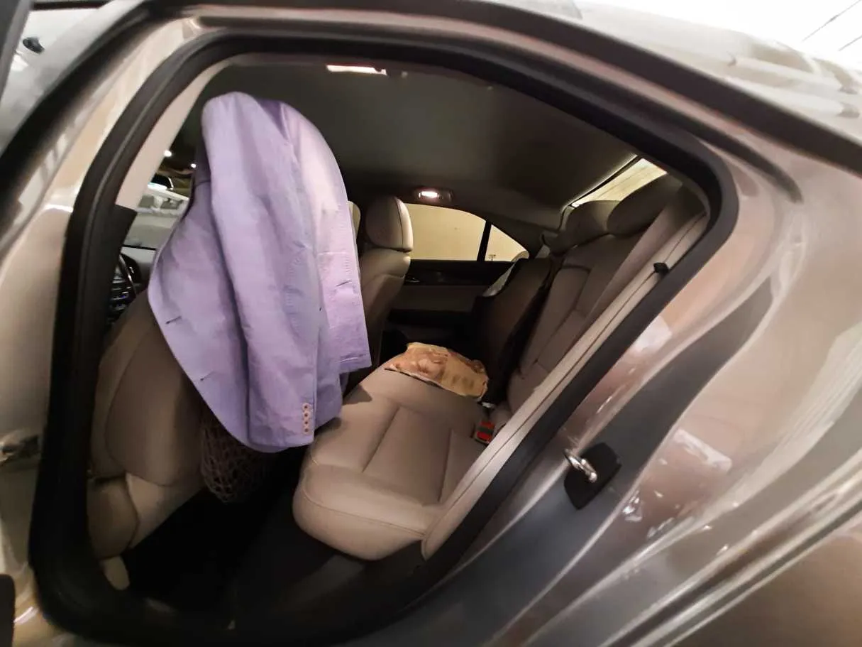 Car image 13
