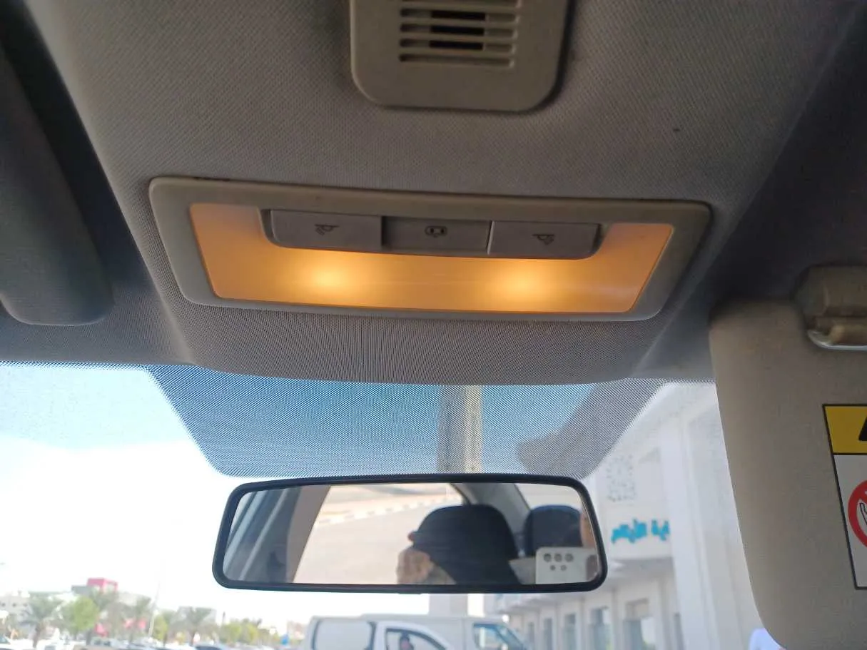 Car image 18