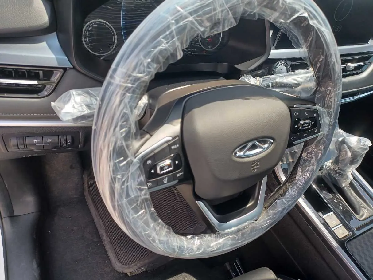 Car image 19