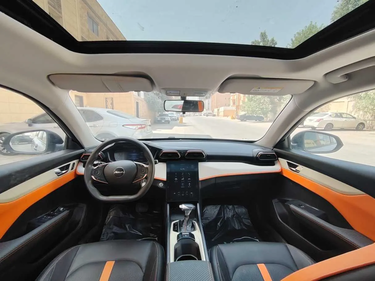 Car image 18