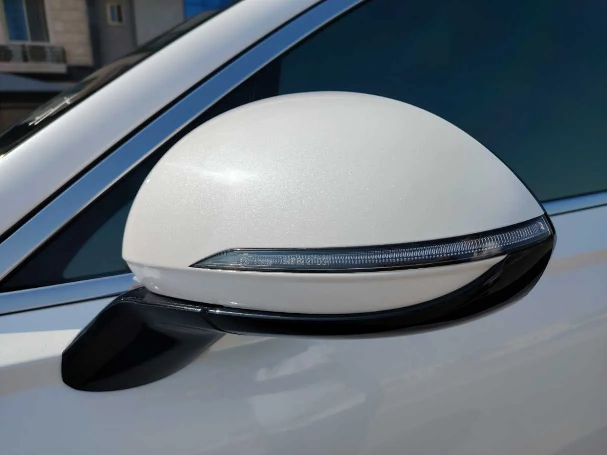 Car image 35