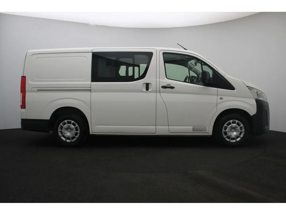 Car image 13