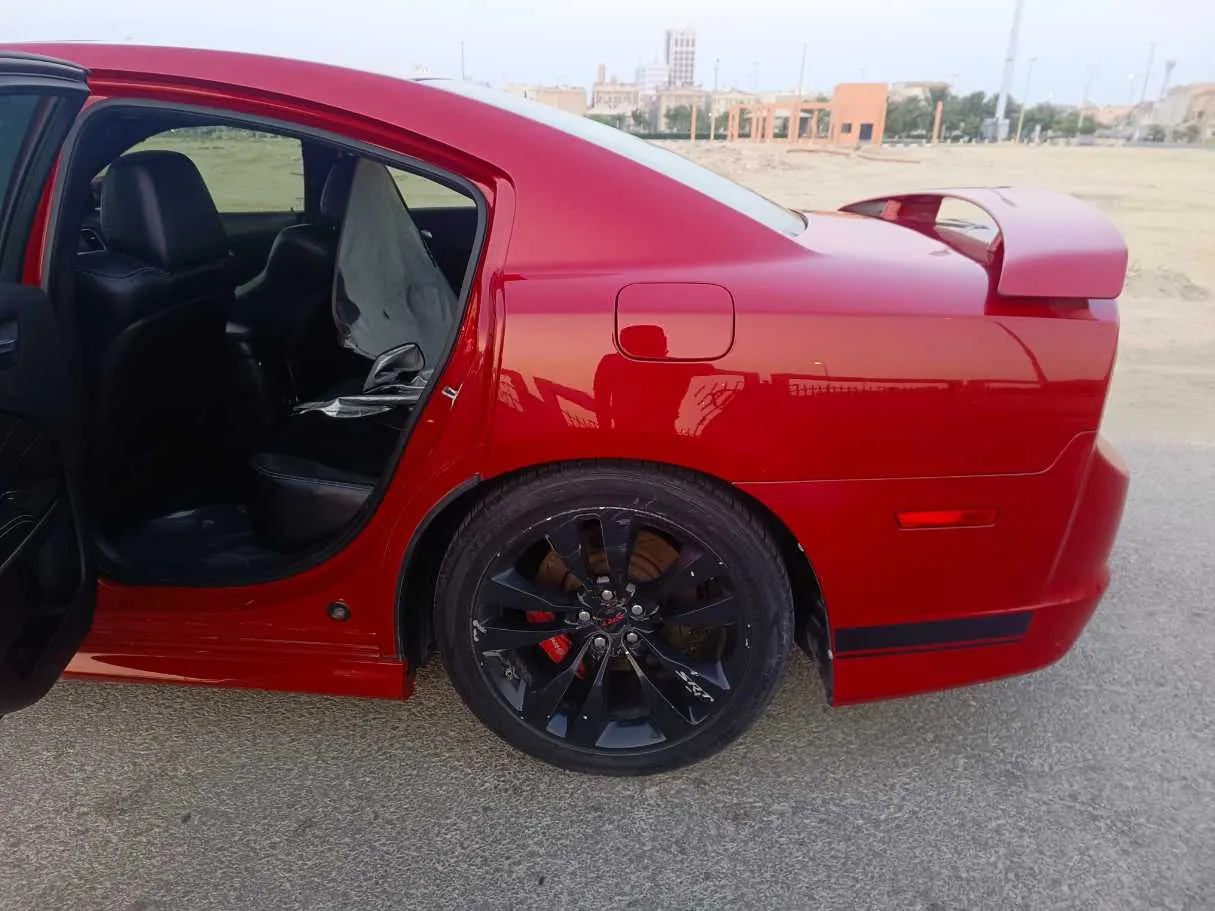 Car image 19