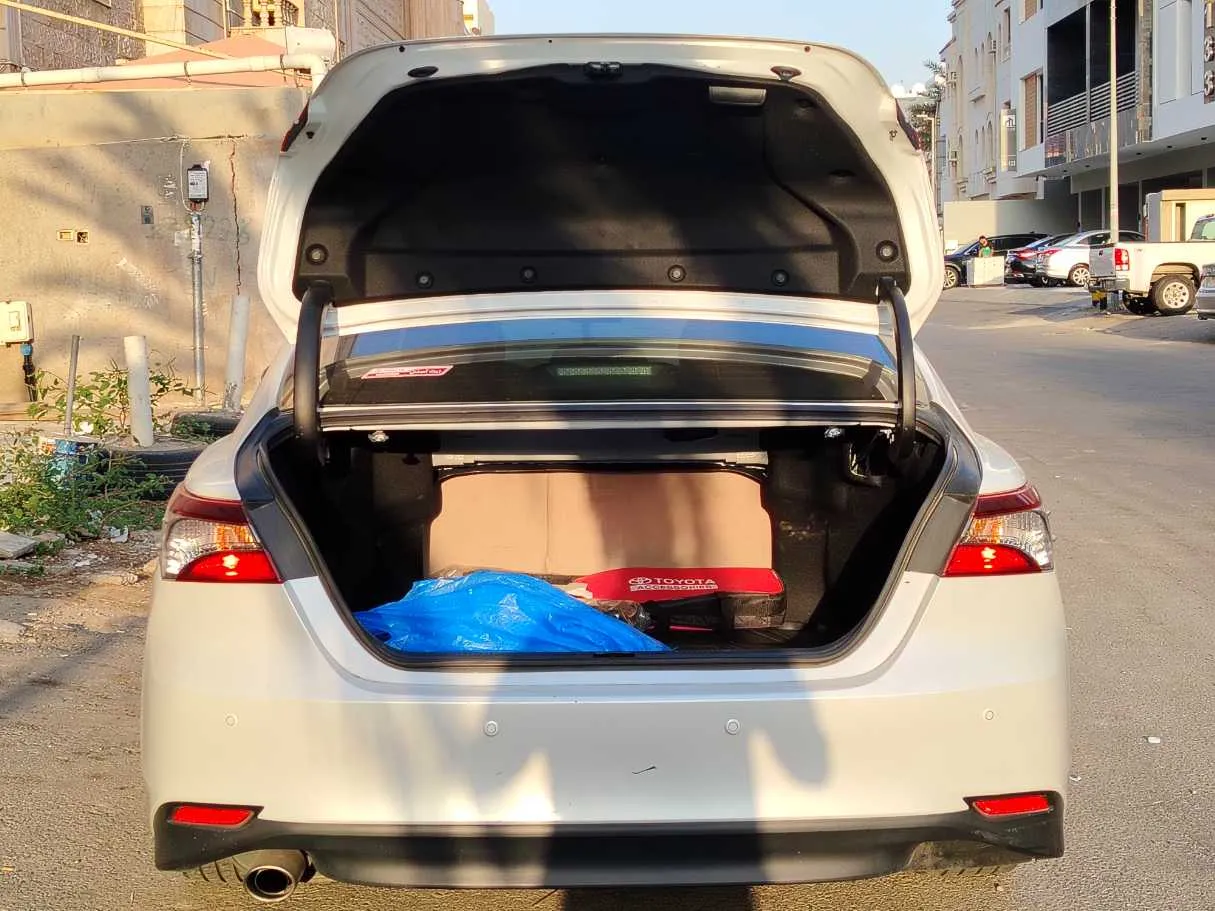 Car image 25