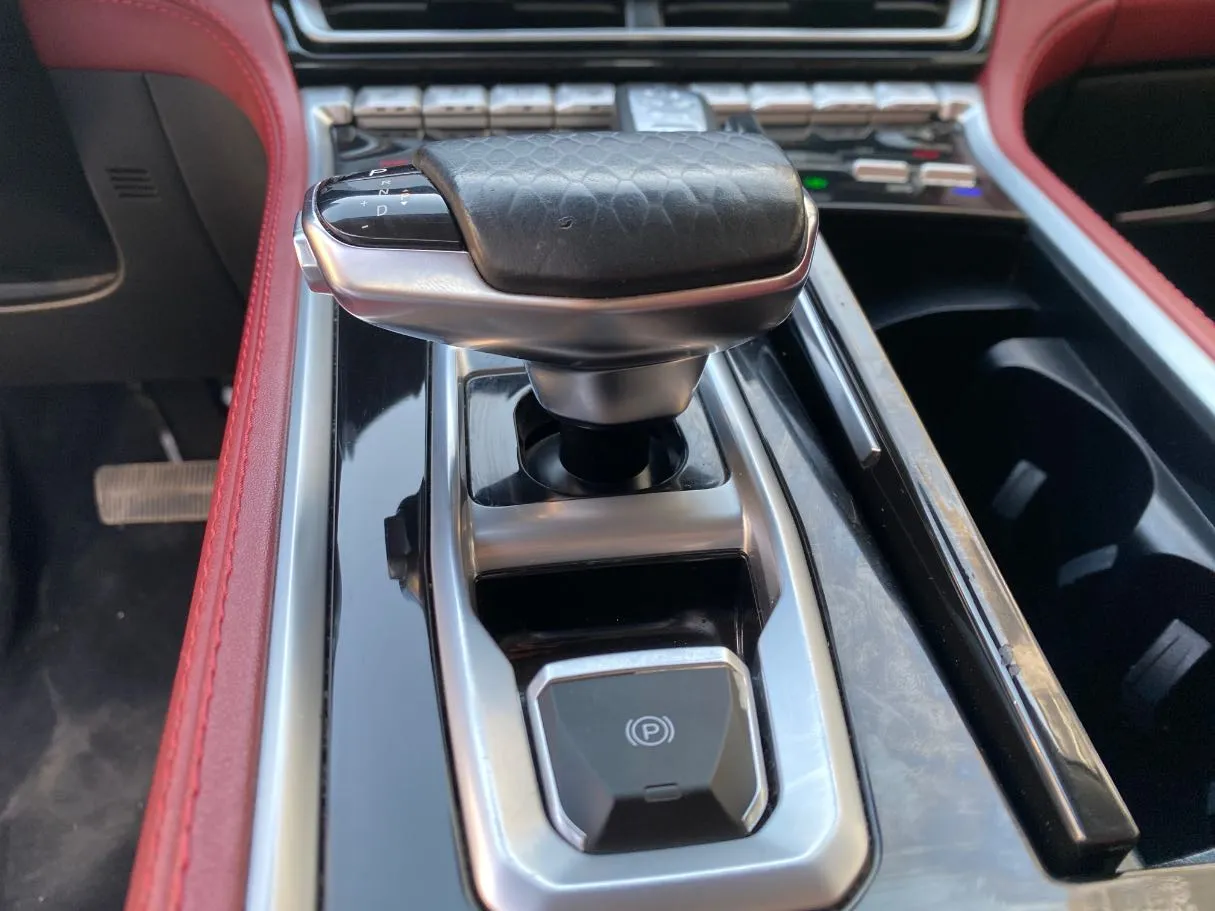 Car image 16