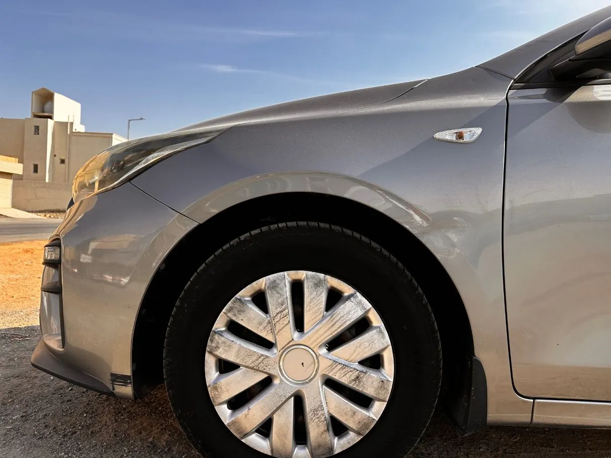 Car image 9