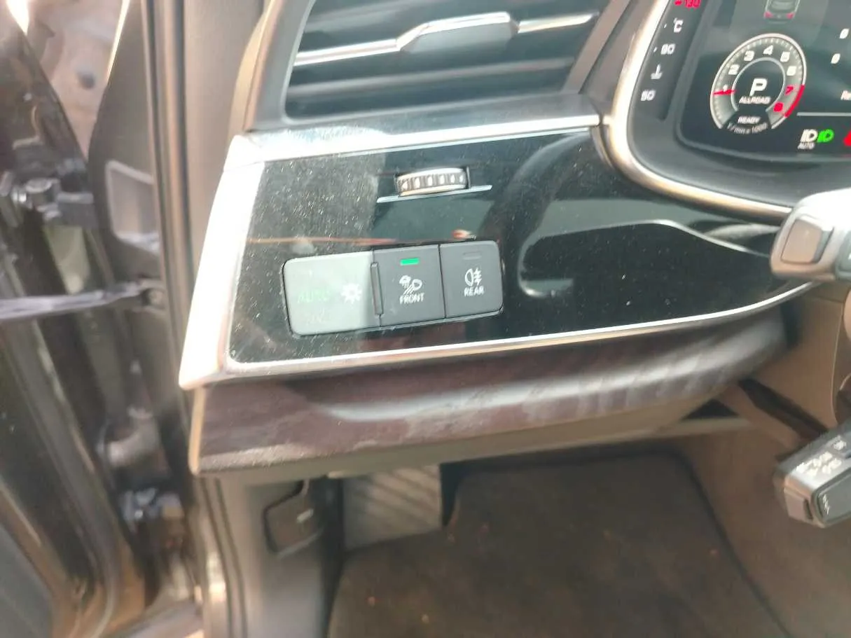 Car image 44