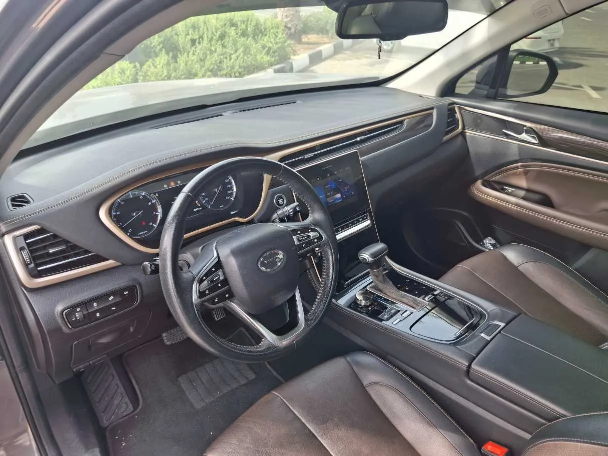 Car image 11