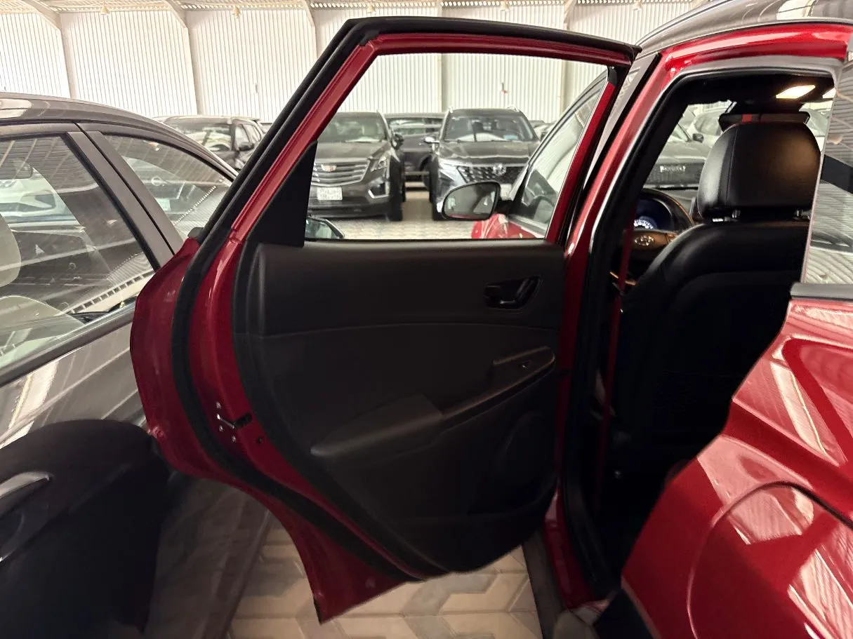 Car image 10