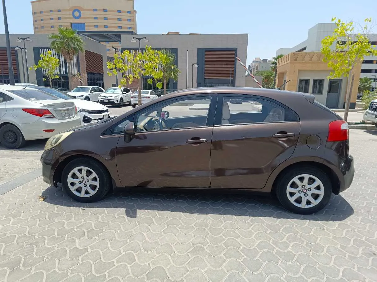 Car image 8