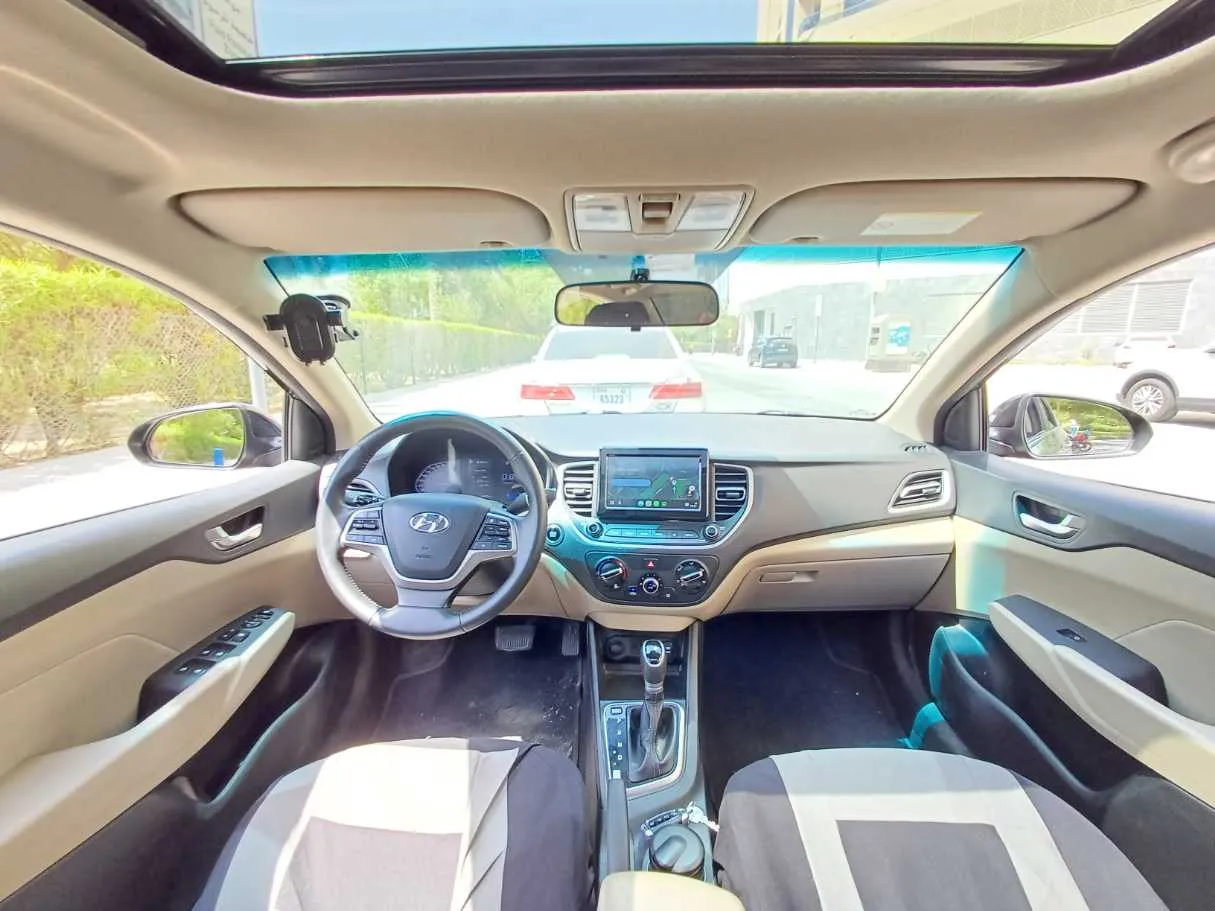 Car image 17