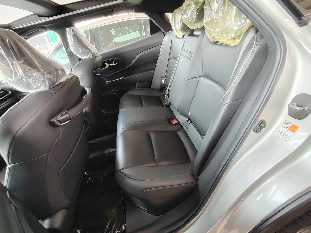 Car image 23