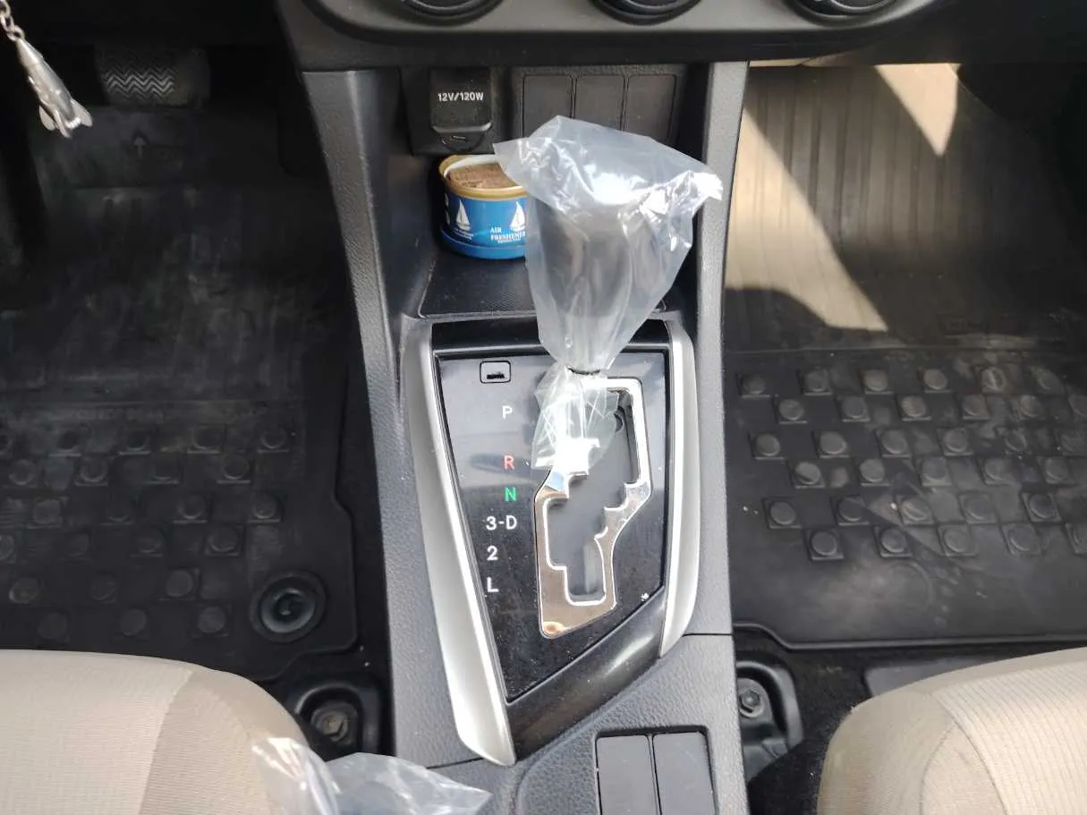 Car image 19