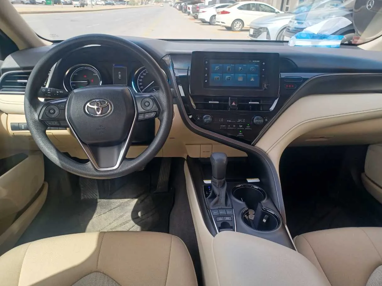 Car image 16