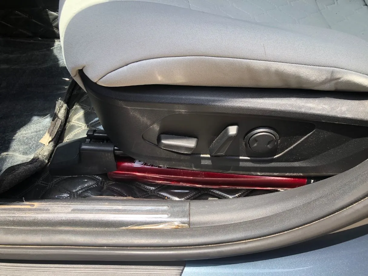 Car image 23