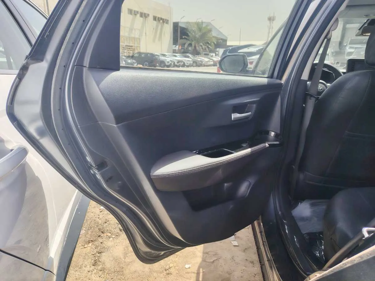 Car image 16