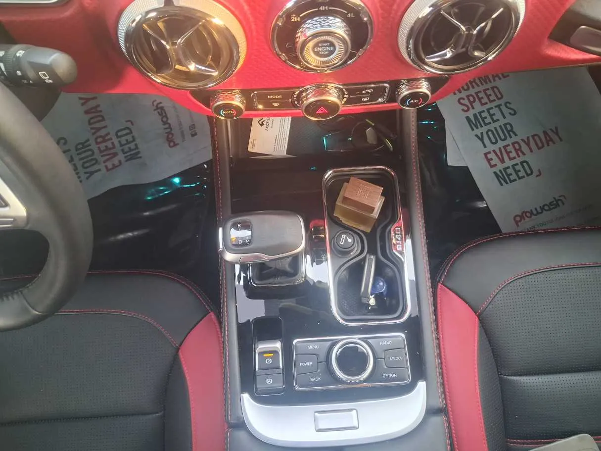 Car image 17
