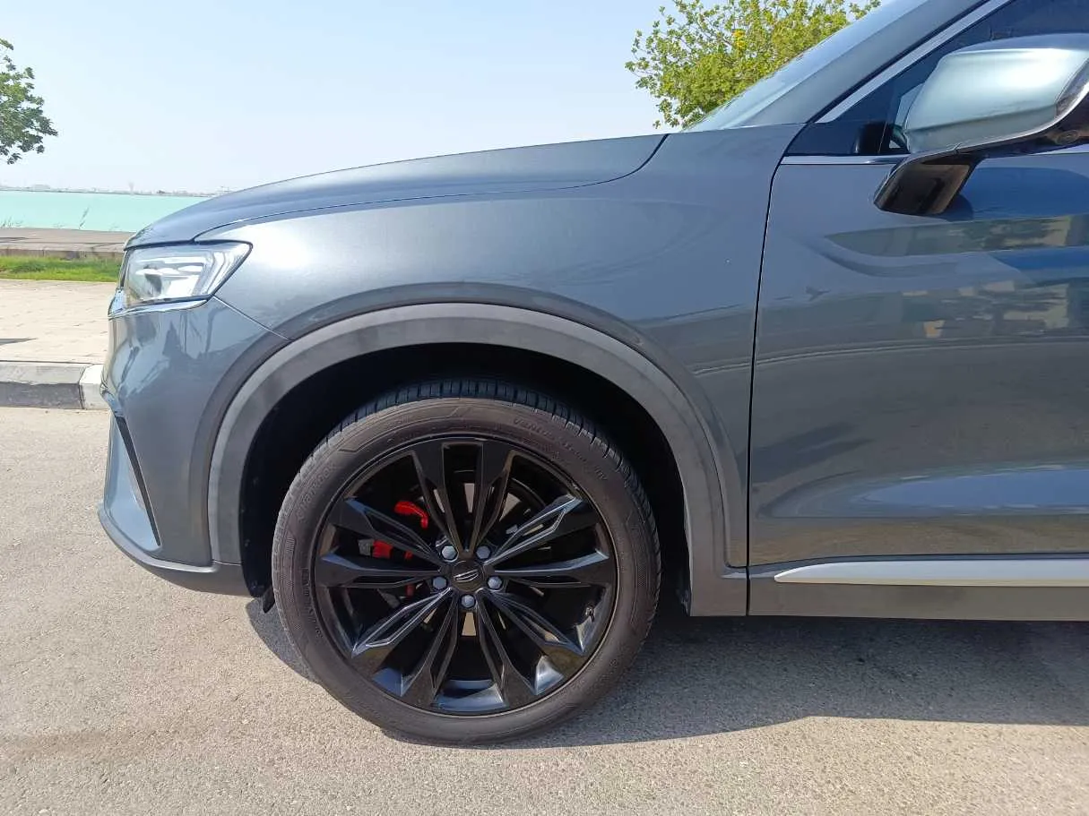 Car image 8