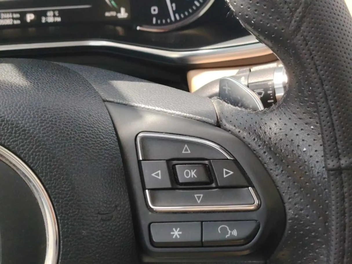 Car image 27