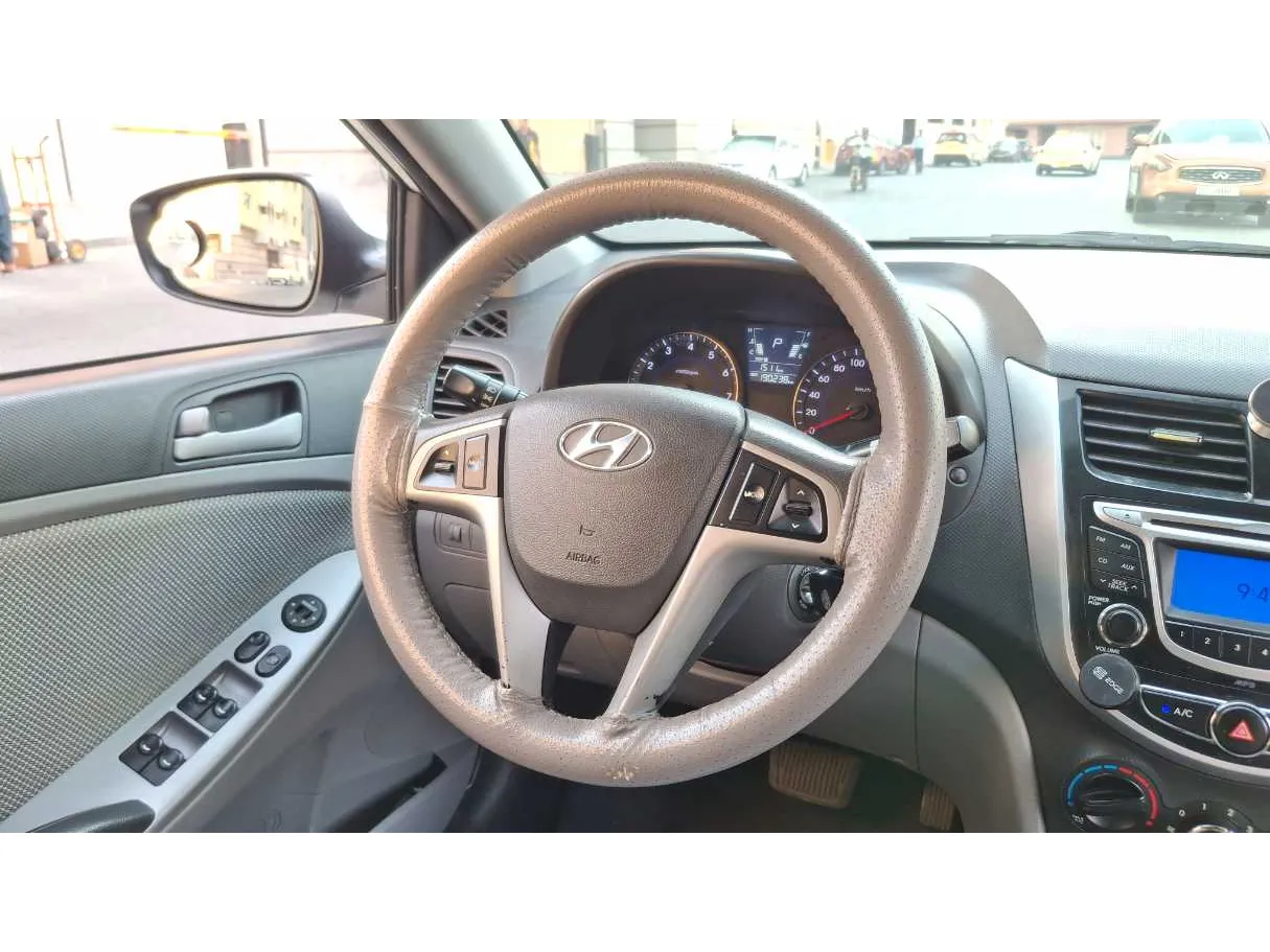 Car image 17