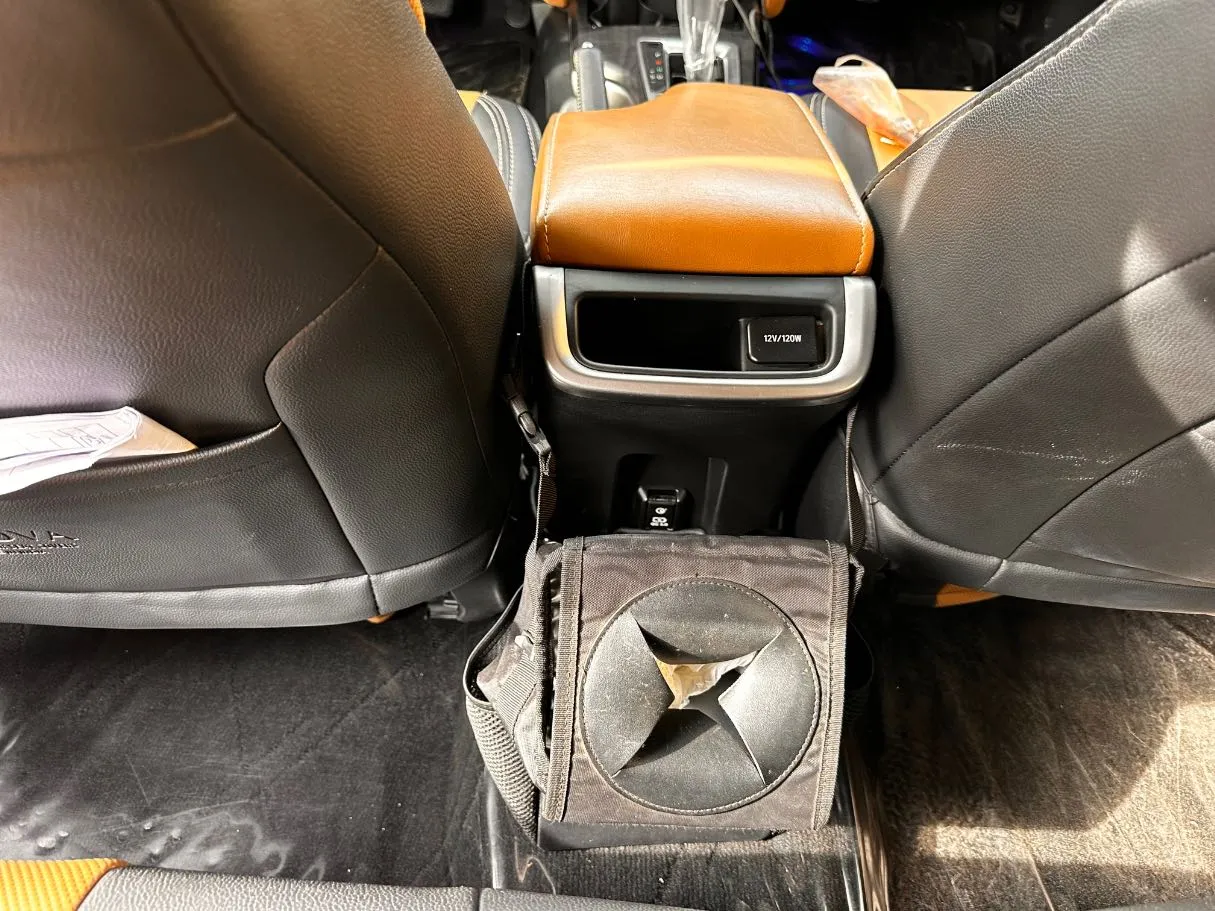 Car image 24