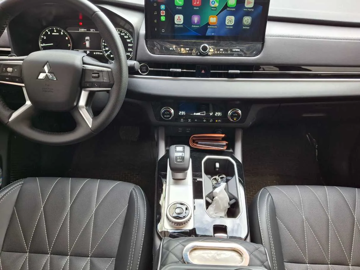 Car image 15
