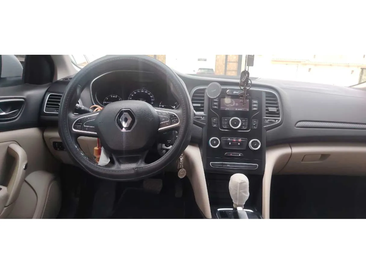 Car image 16