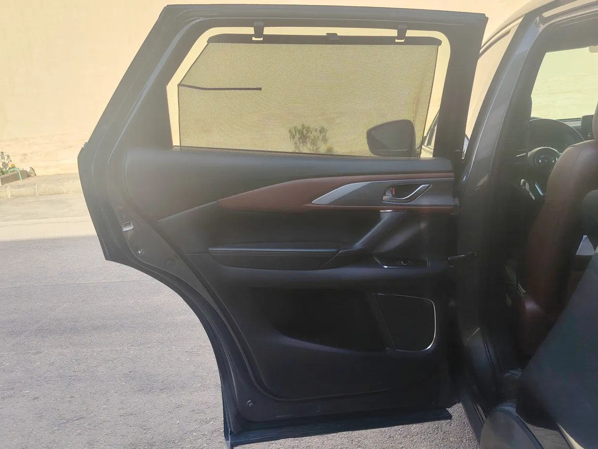 Car image 16