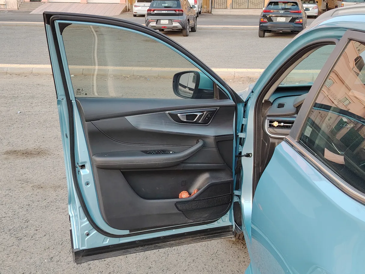 Car image 11