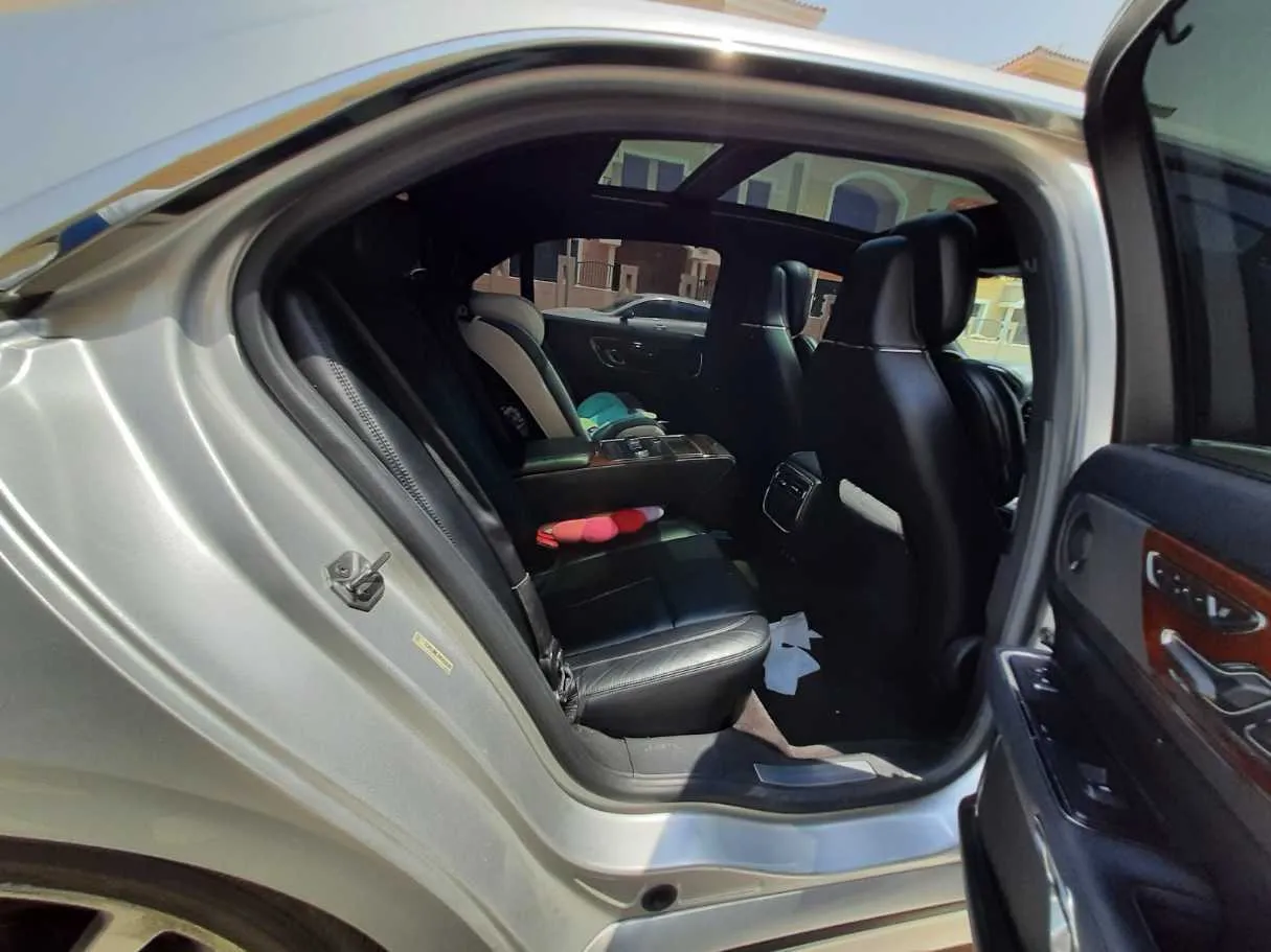 Car image 13
