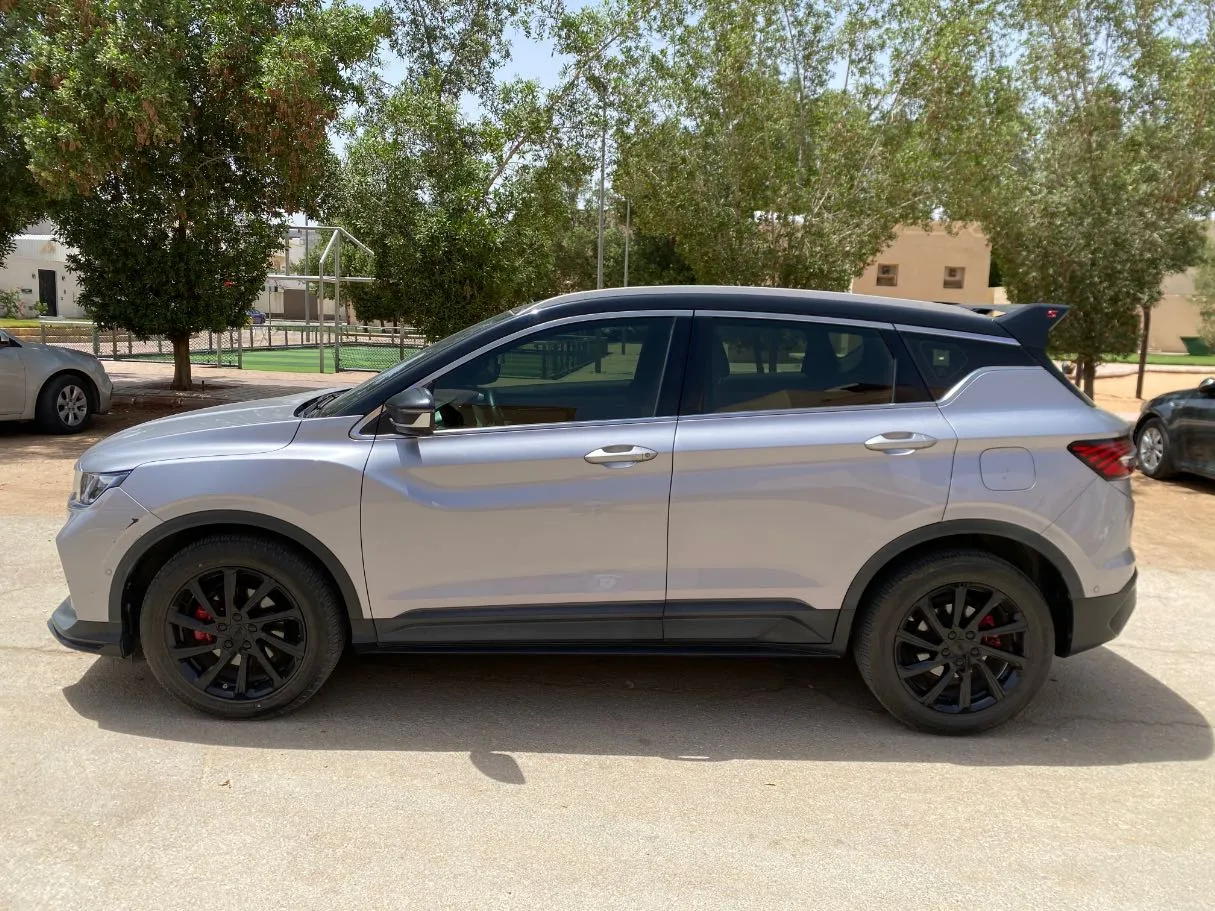 Car image 8