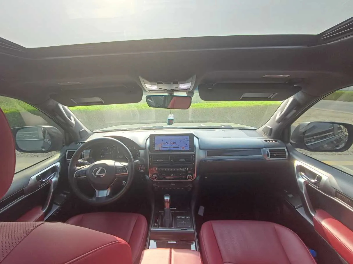 Car image 14