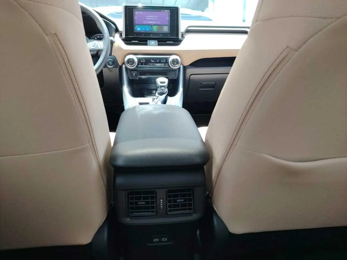 Car image 28