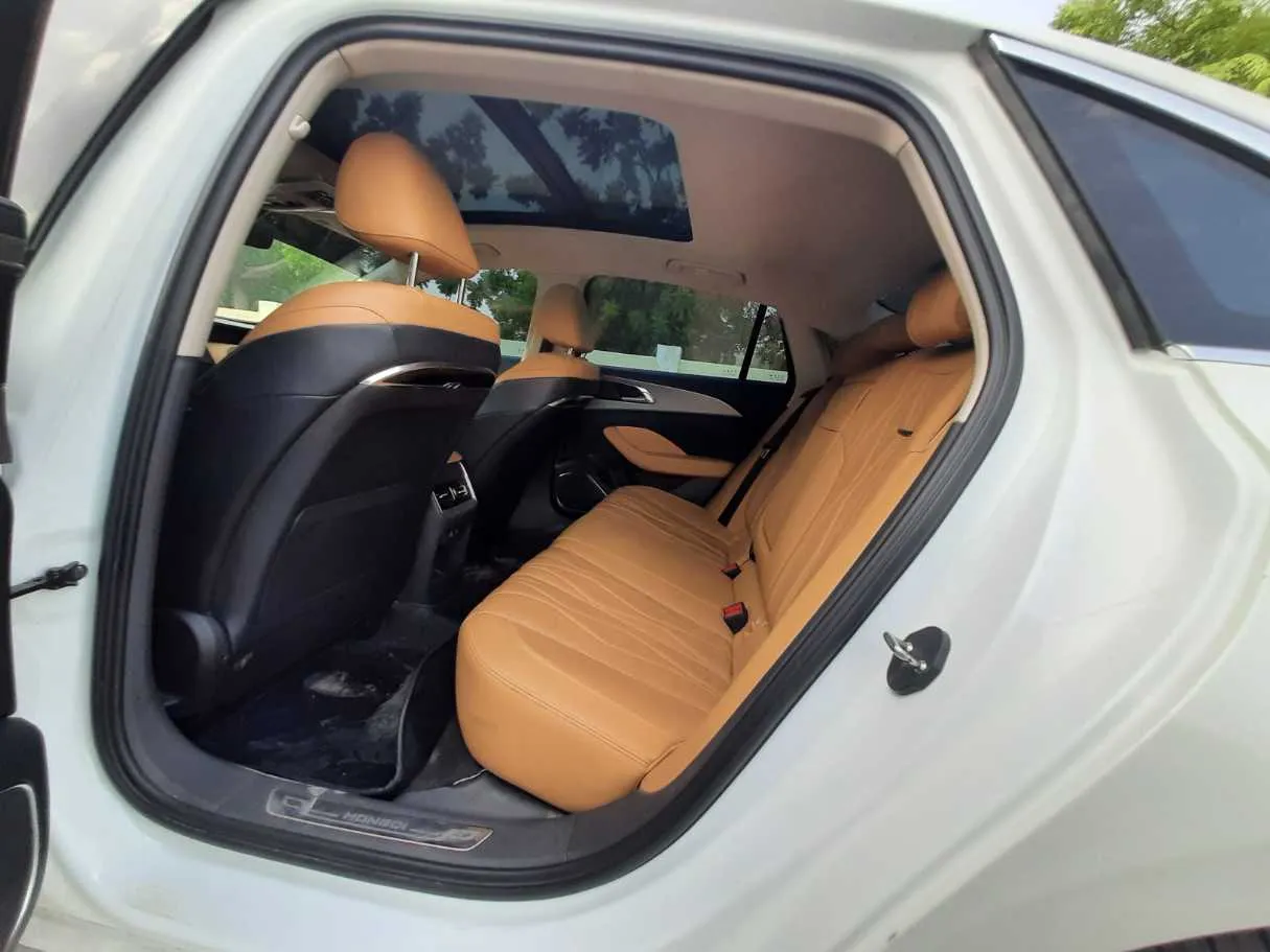 Car image 13