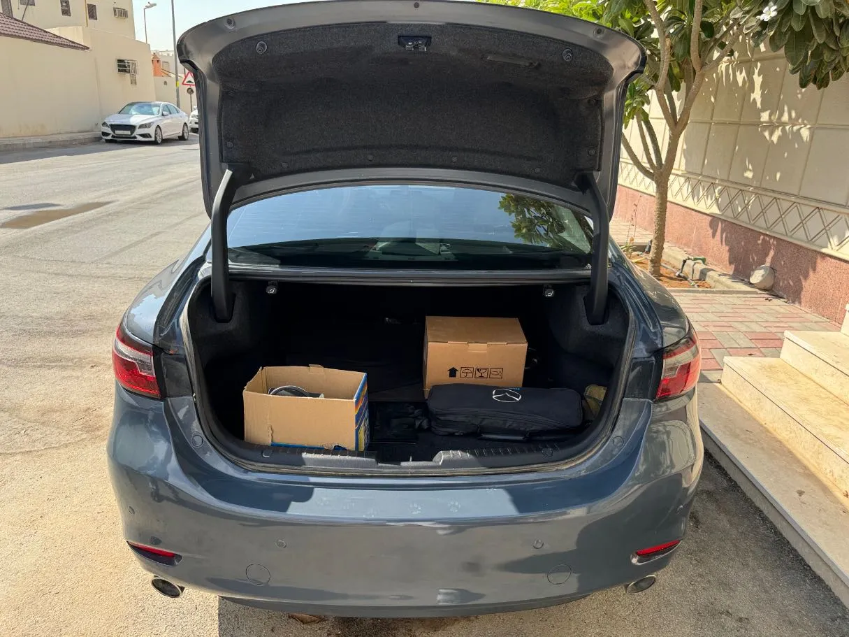 Car image 18