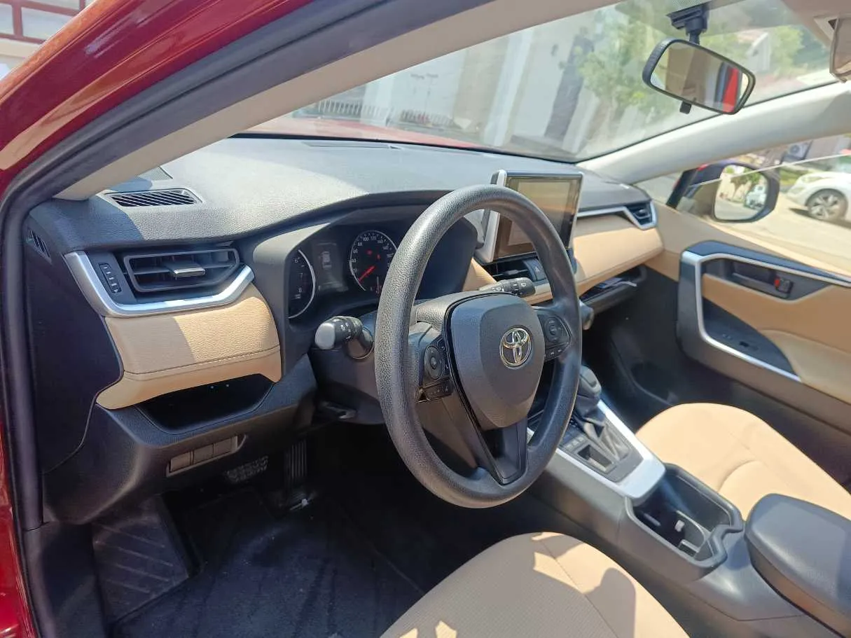 Car image 13