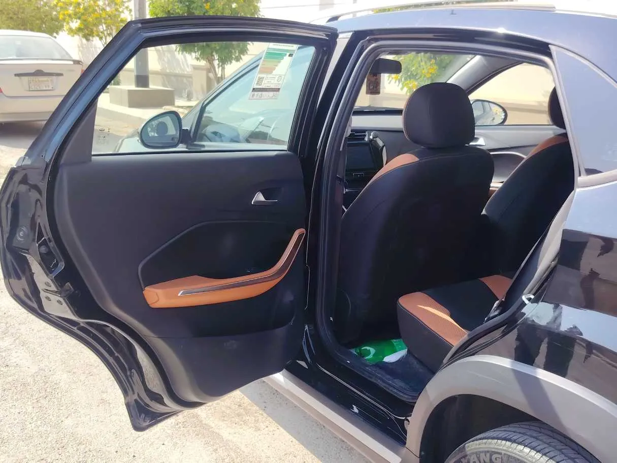 Car image 13
