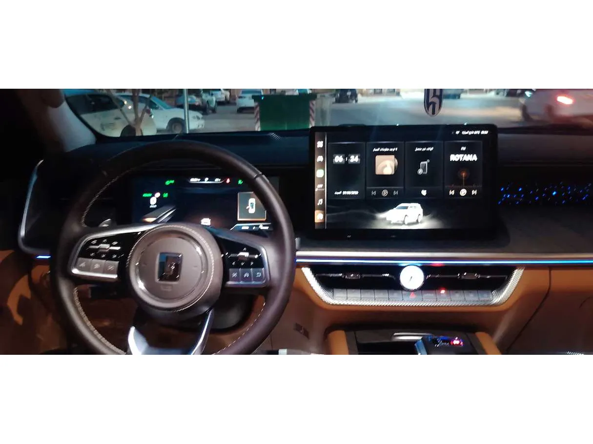 Car image 19