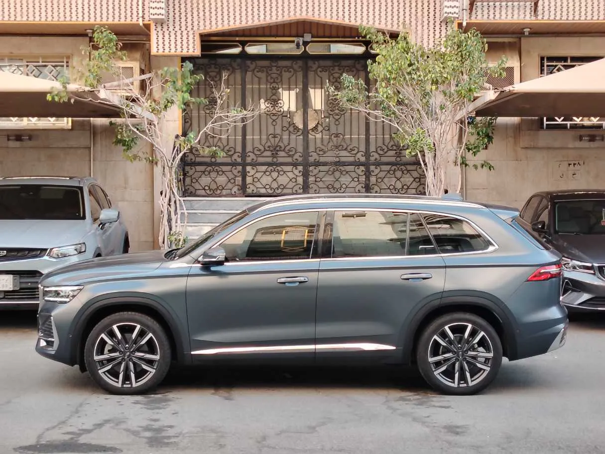 Car image 8