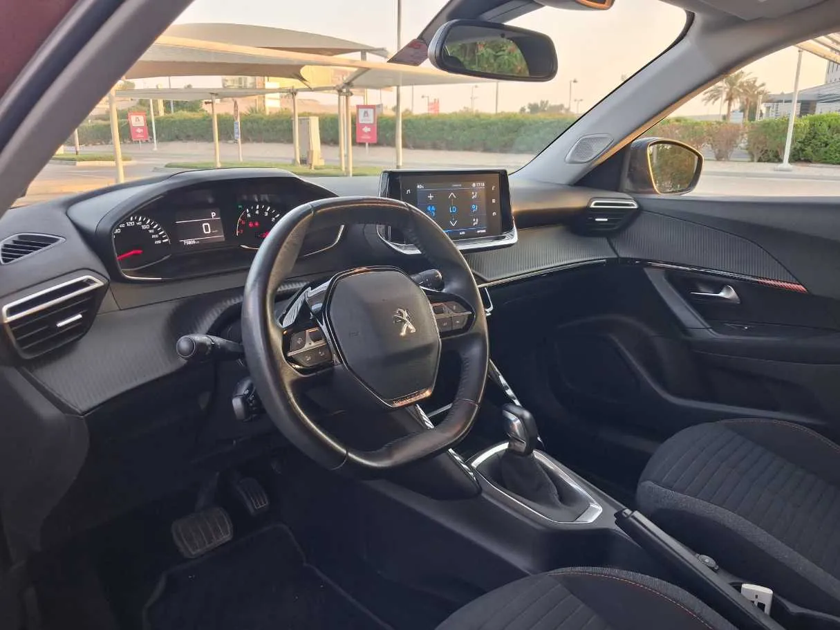 Car image 11