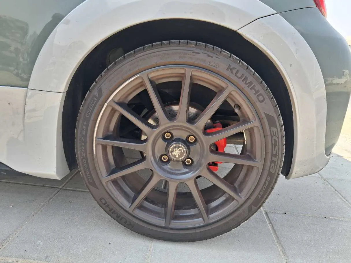 Car image 9