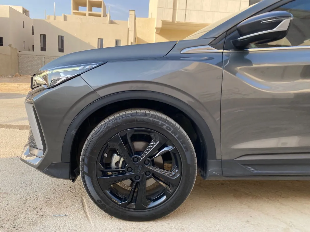 Car image 9