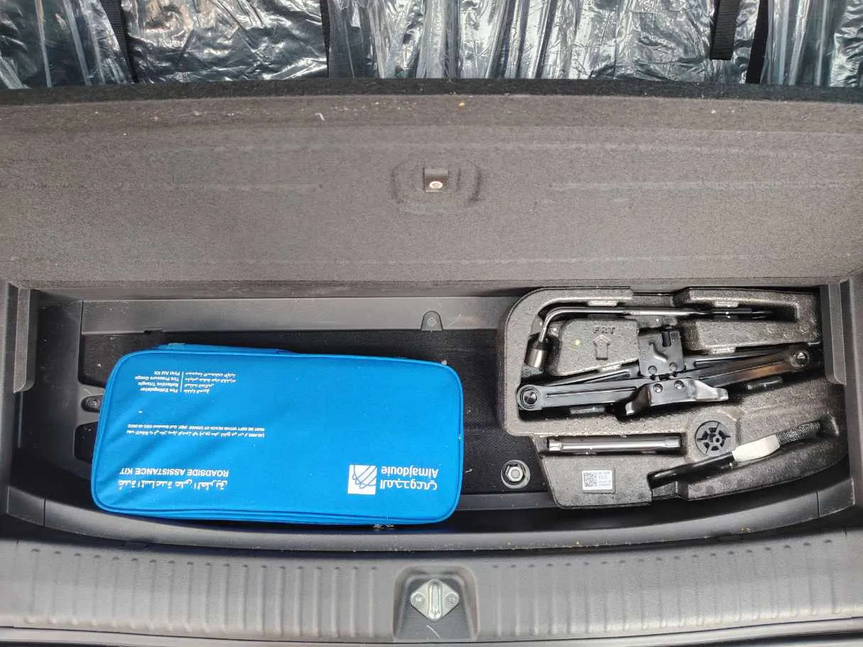 Car image 35