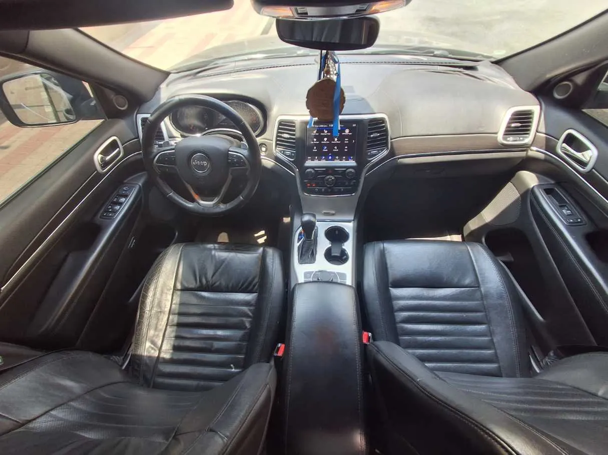 Car image 16