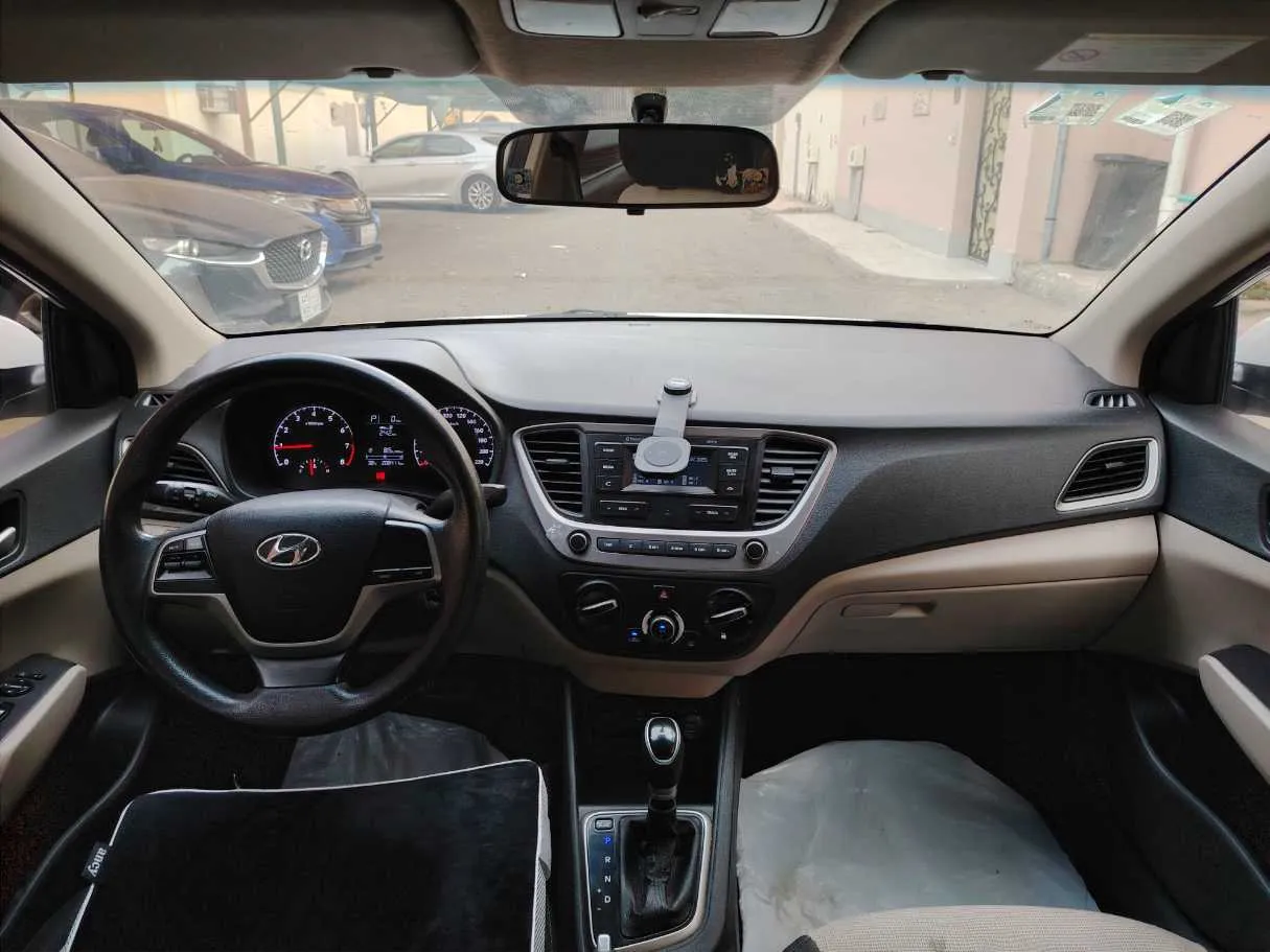 Car image 17