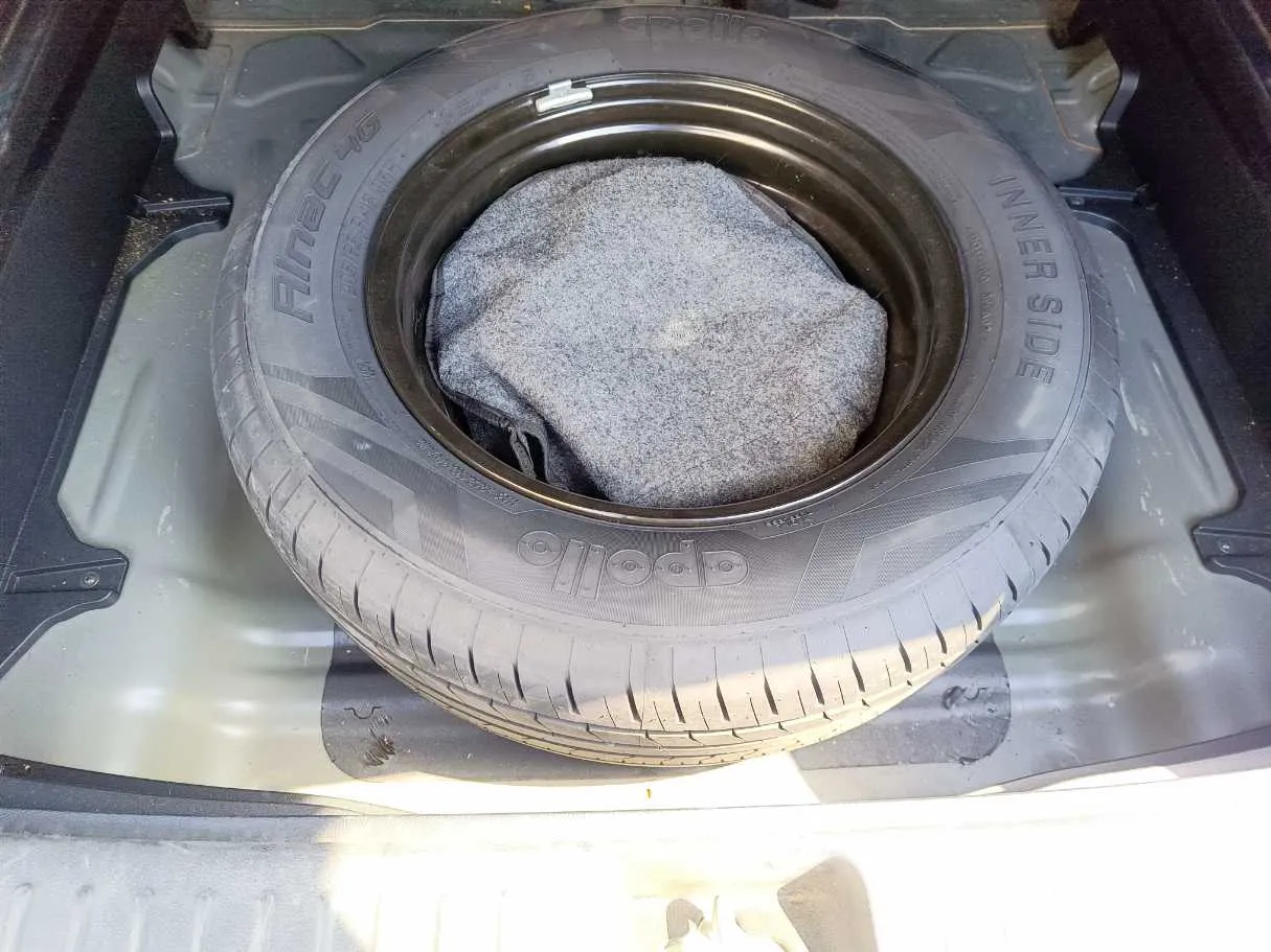 Car image 30