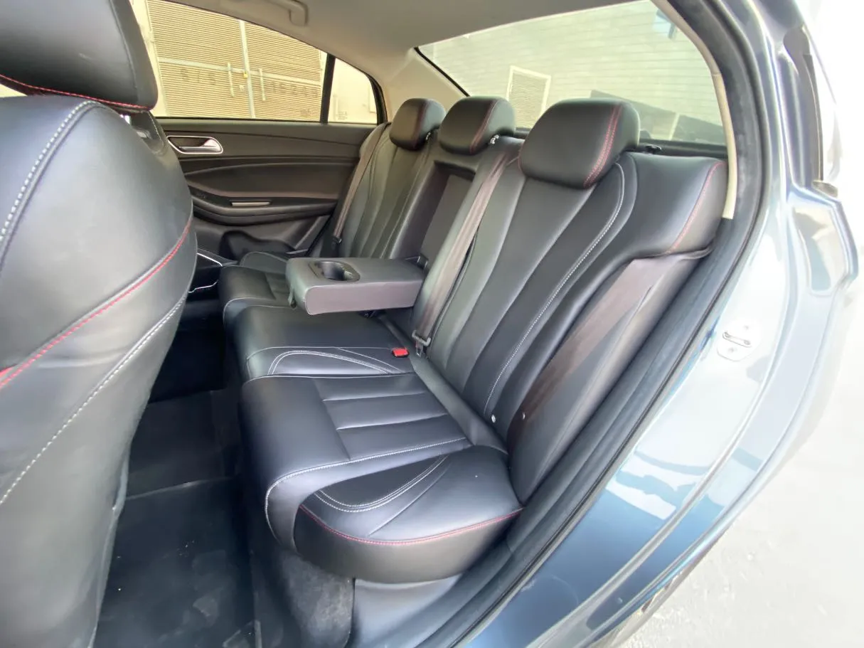 Car image 13