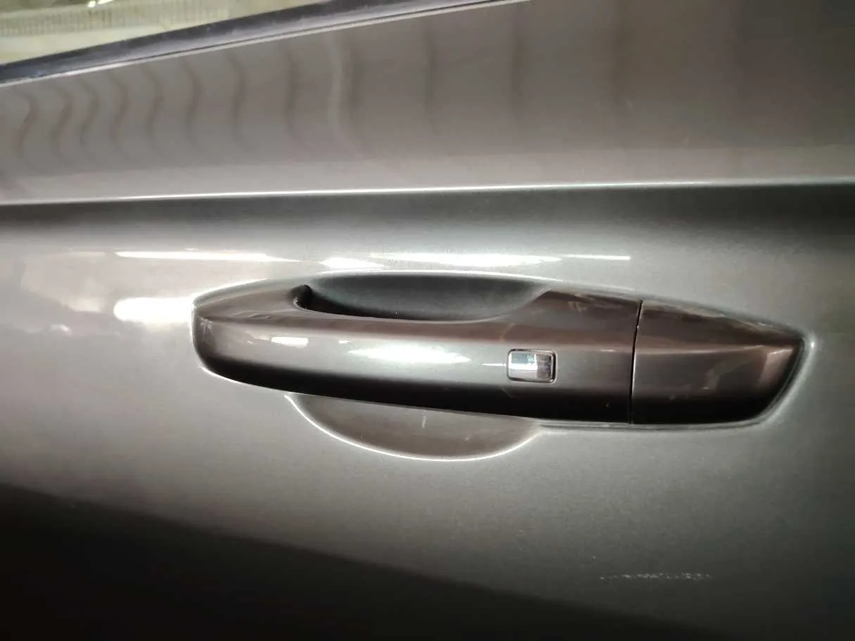 Car image 11